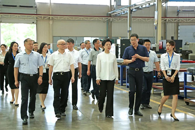 湘潭市委副書記、市政府黨組書記、市長張迎春一行蒞臨威勝電氣調(diào)研指導(dǎo)